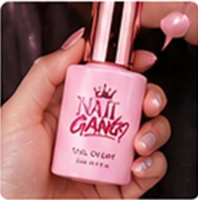 Signature gel, one coat, straight from the box