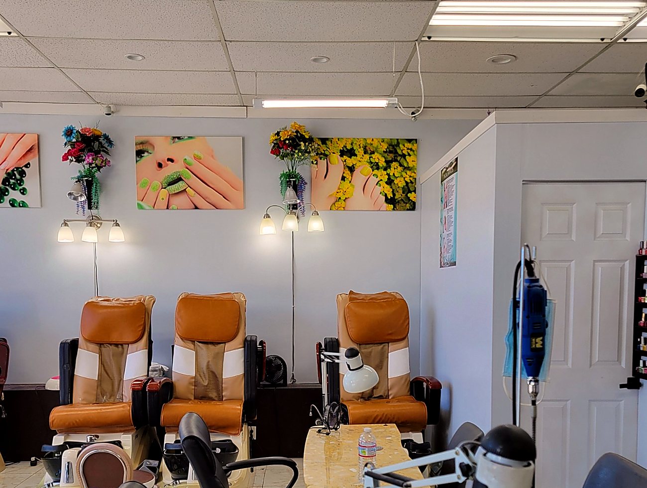 Pedicure chairs at Nails Effects